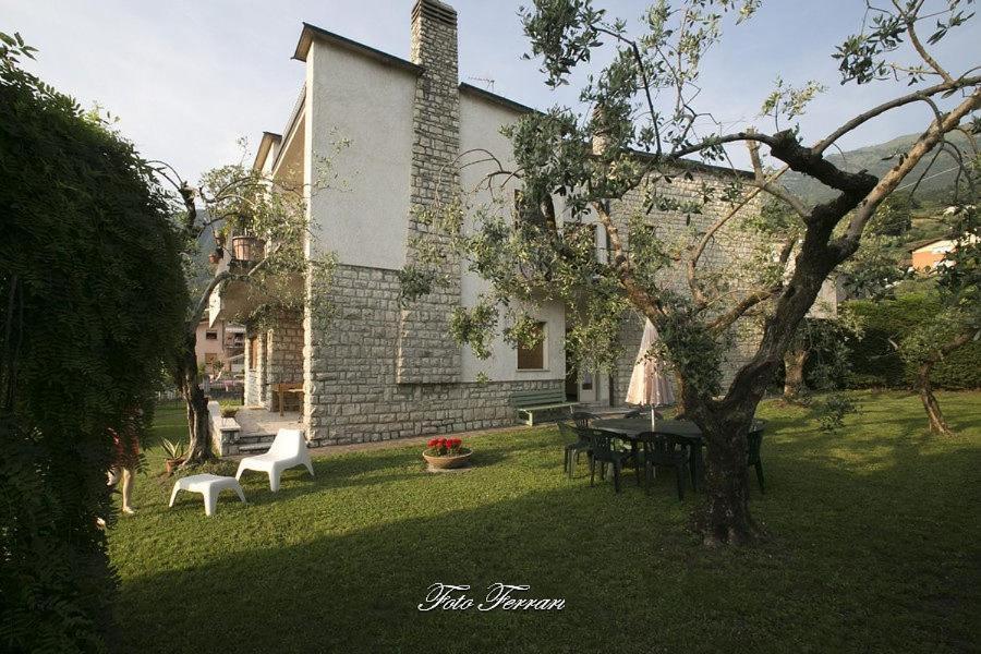 Casa Vacanze Gli Ulivi Del Lago Villa Sale Marasino Bagian luar foto