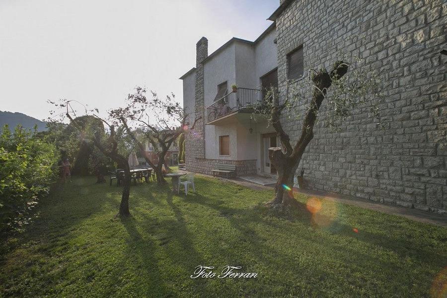 Casa Vacanze Gli Ulivi Del Lago Villa Sale Marasino Bagian luar foto